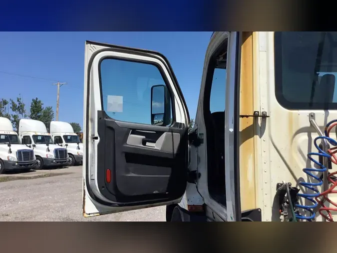 2020 Freightliner Cascadia 126