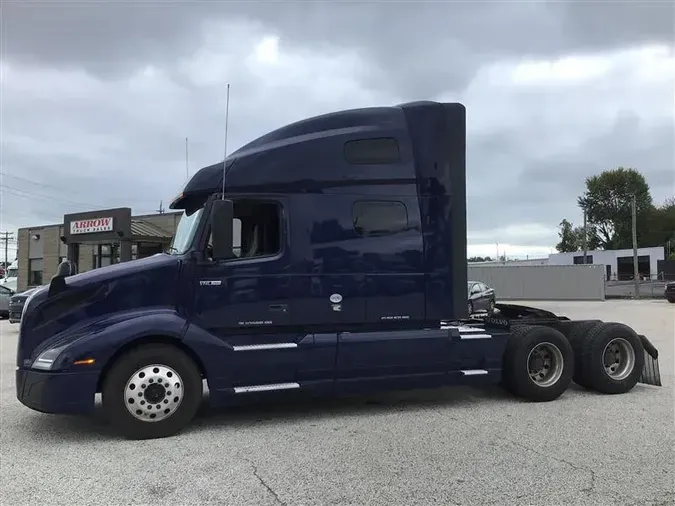 2021 VOLVO VNL760