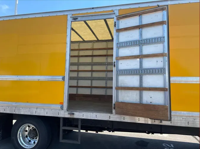 2019 Freightliner Business Class M2 106