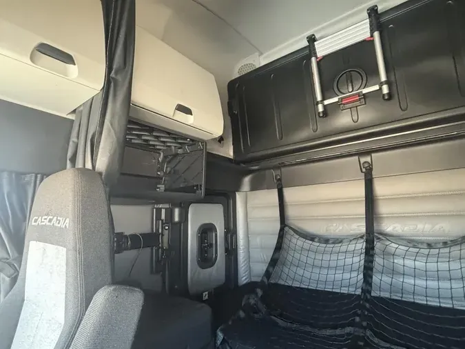 2022 Freightliner Cascadia 126