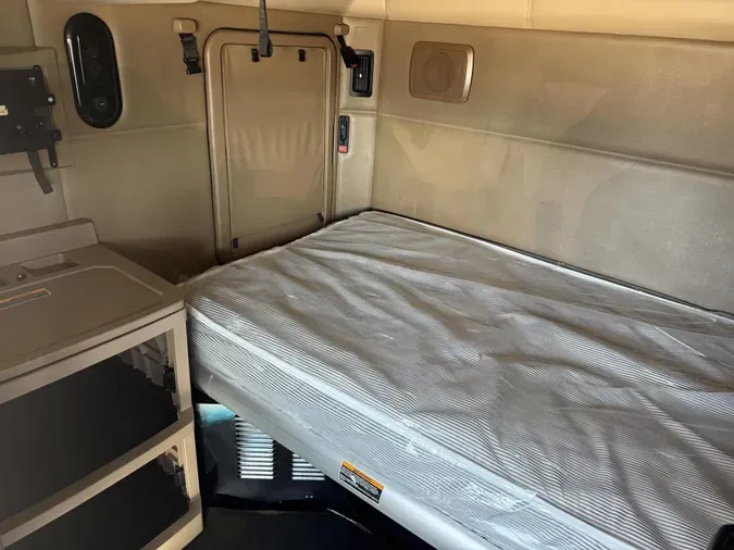 2022 Kenworth T680cdf8aa5ca3242883ea35ef38f6ea8242