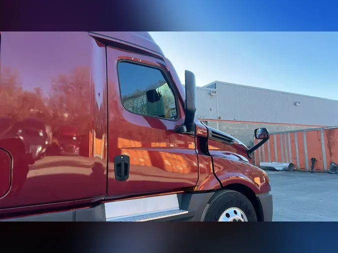 2022 Freightliner Cascadia 126cdf90d39e53fb555a27faac3dbda6644