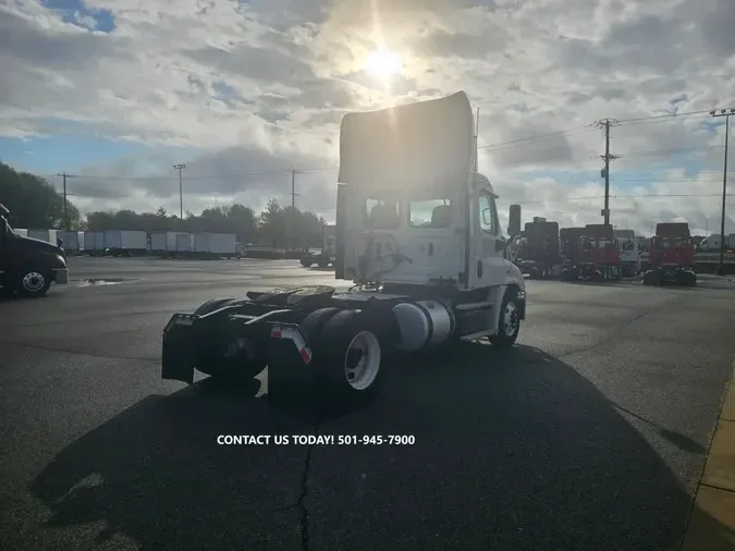 2018 FREIGHTLINER/MERCEDES CASCADIA 113