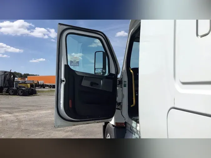 2022 Freightliner Cascadia 126