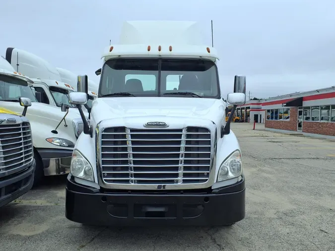 2017 FREIGHTLINER/MERCEDES CASCADIA 113