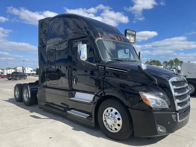 2022 Freightliner CA126SLP