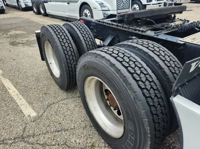 2023 VOLVO VNL64T860