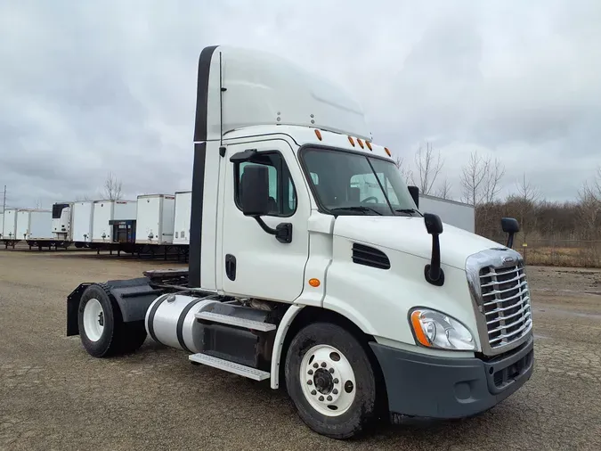 2017 FREIGHTLINER/MERCEDES CASCADIA 113