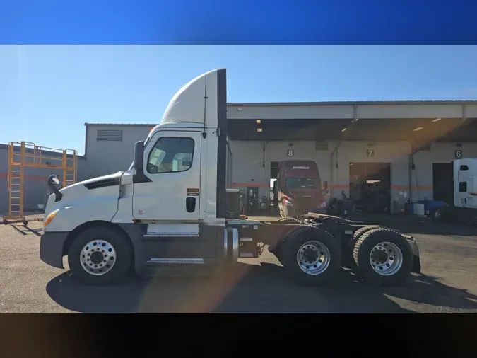 2020 Freightliner Cascadia 126