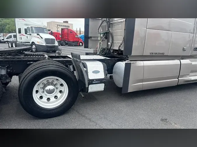 2022 VOLVO VNL860