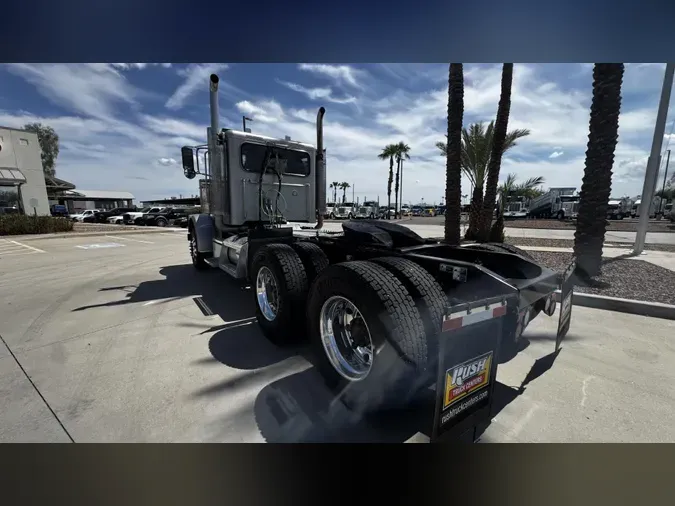2020 Peterbilt 389ce1f0eff641874267adec33f0cbbaabd