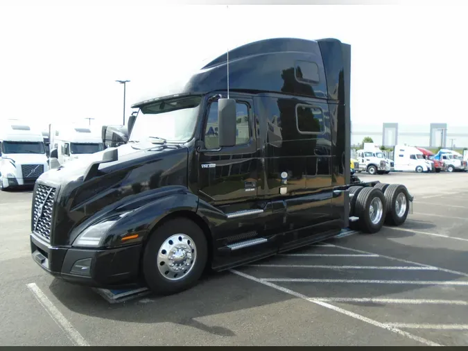 2023 VOLVO VNL64T860