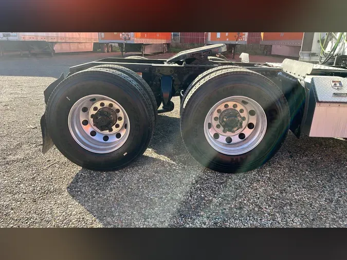 2020 Freightliner Cascadia 126