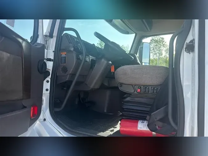 2018 VOLVO VNL670