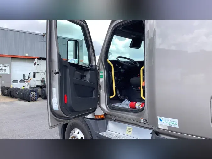 2023 Freightliner Cascadia 126