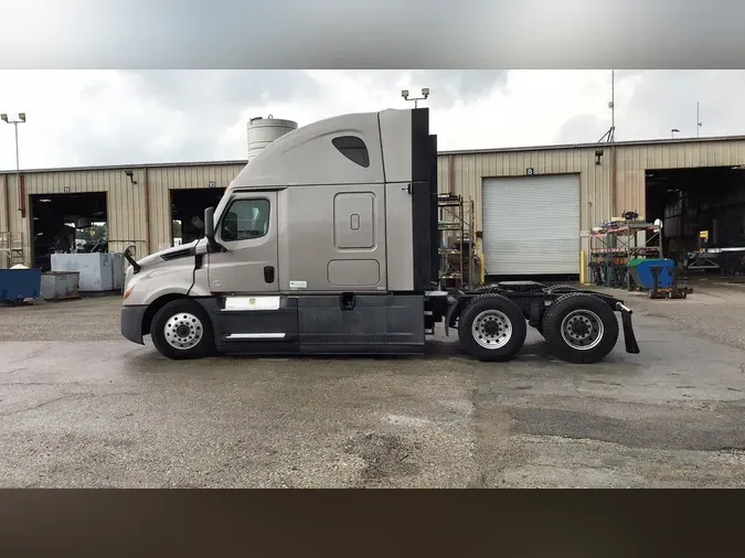 2022 Freightliner Cascadia 126