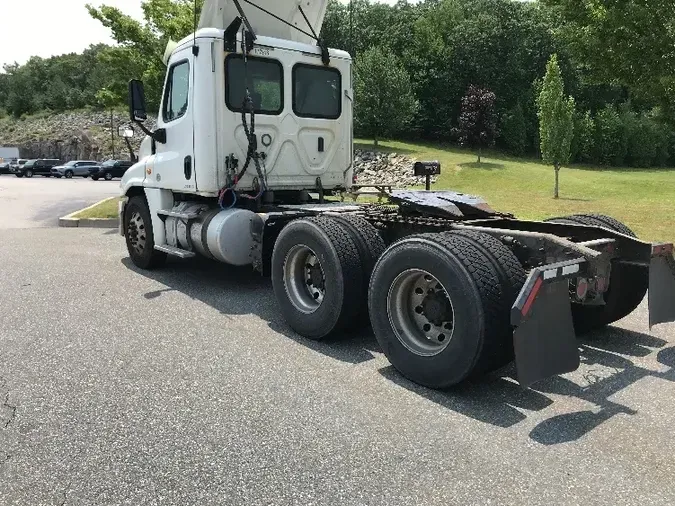 2018 Freightliner X12564ST