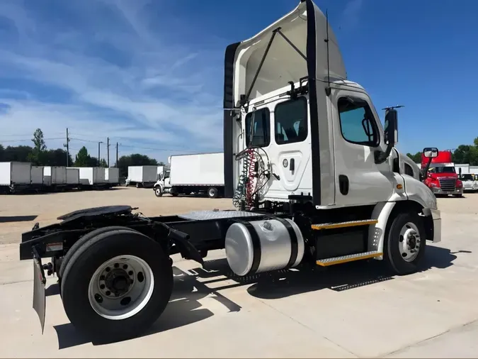 2018 FREIGHTLINER/MERCEDES CASCADIA 113