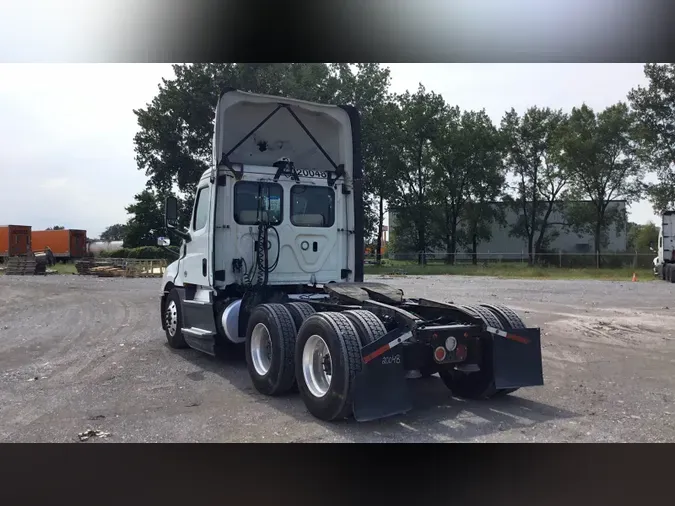 2020 Freightliner Cascadia 126