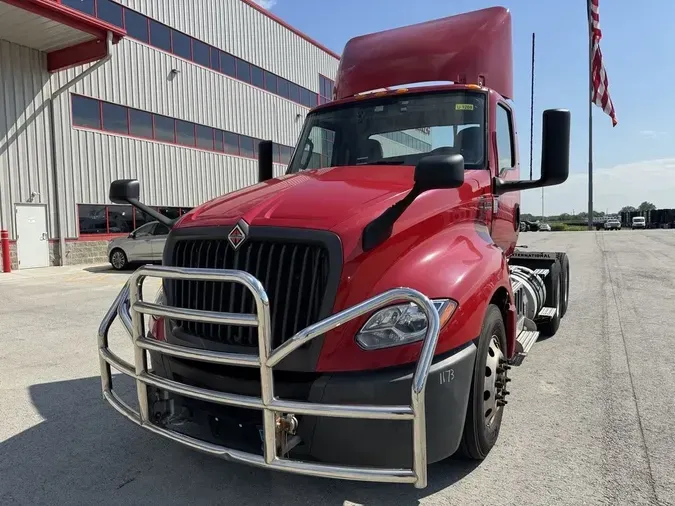 2018 International LT&reg; Series Day Cab