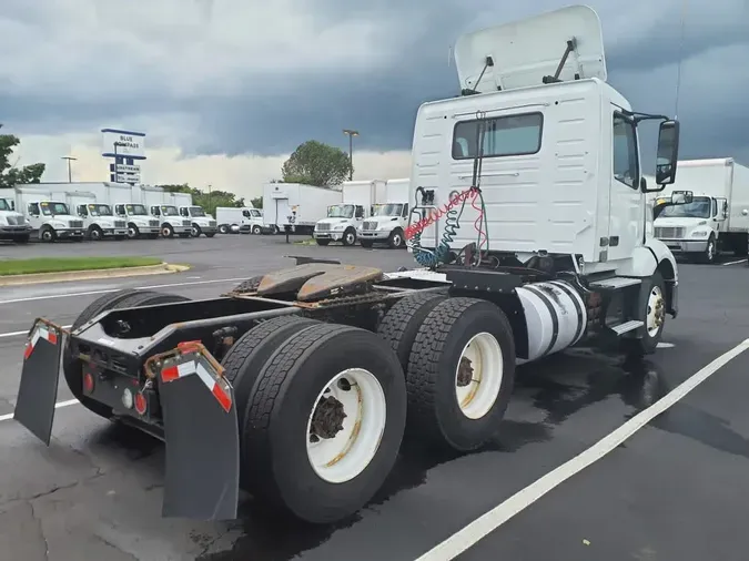 2019 VOLVO VNL64T-300