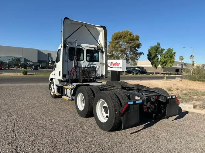 2017 FREIGHTLINER CASCADIA 113