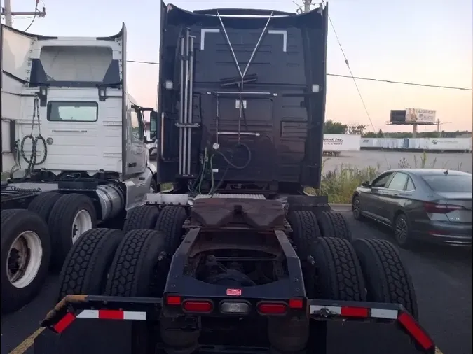 2020 VOLVO VNL64T860