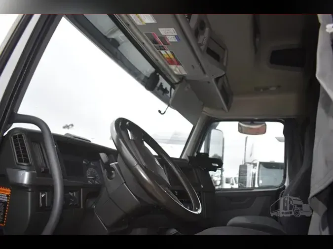 2020 VOLVO VNR62T640