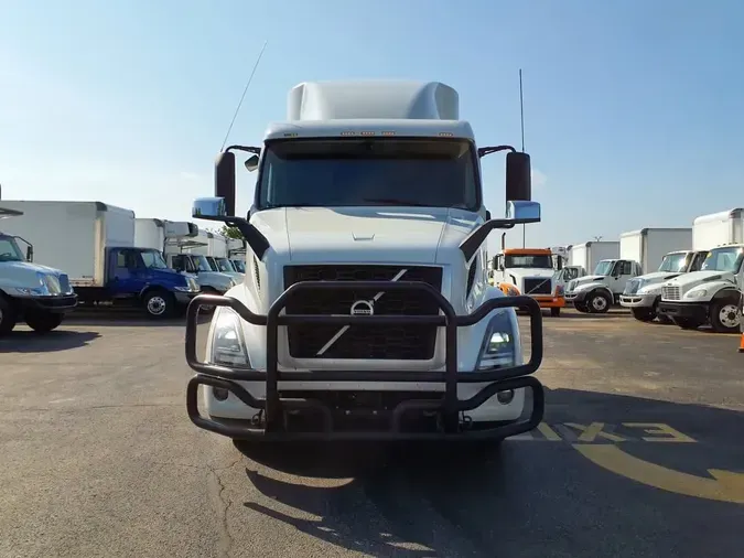 2020 VOLVO VNR64T-640