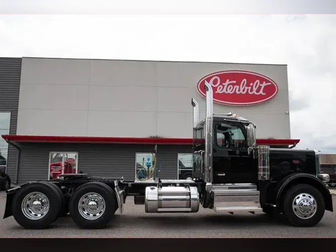 2025 PETERBILT 589