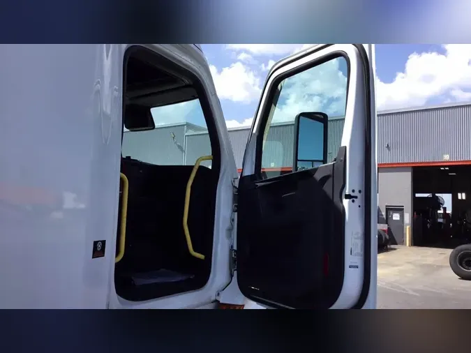 2023 Freightliner Cascadia 126