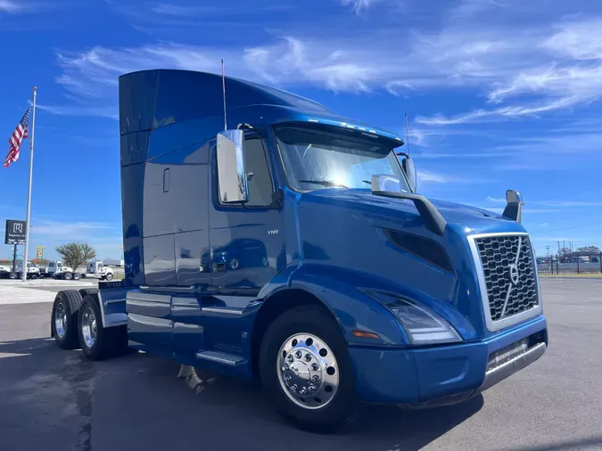 2022 VOLVO VNR64T640