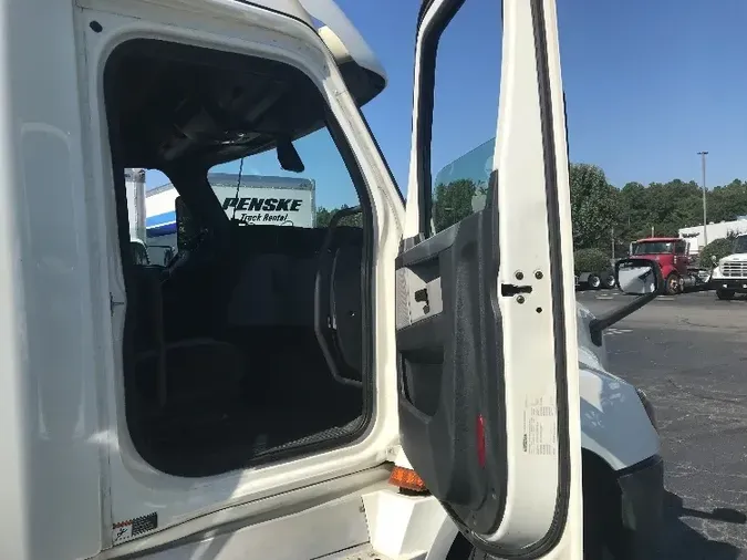 2018 Freightliner T12664ST