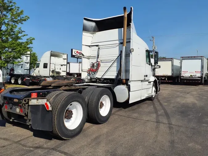 2020 VOLVO VNR64T-640