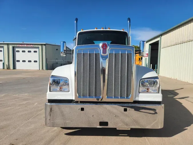 2026 Kenworth W990