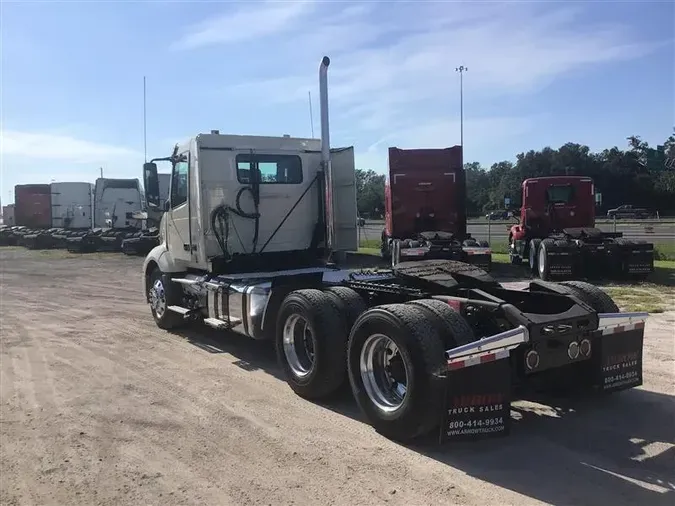 2019 VOLVO VNL300