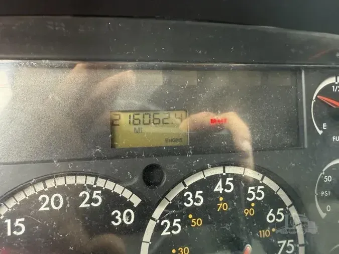 2004 FREIGHTLINER BUSINESS CLASS M2 106