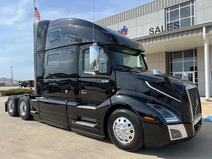 2022 VOLVO VNL64T860