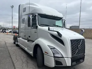 2020 VOLVO VNL64T760