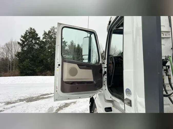 2018 Volvo VNL300