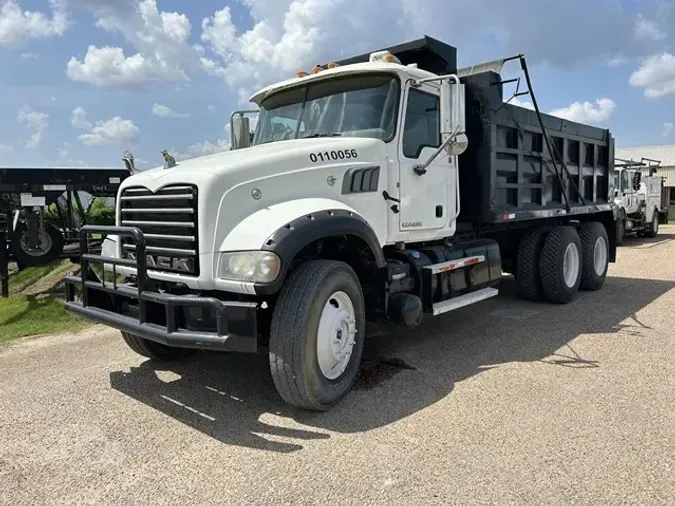 2011 MACK GRANITE GU713