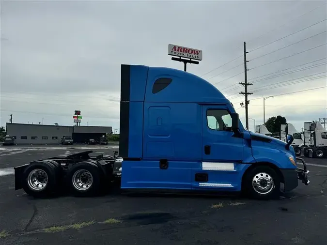 2021 FREIGHTLINER CA126