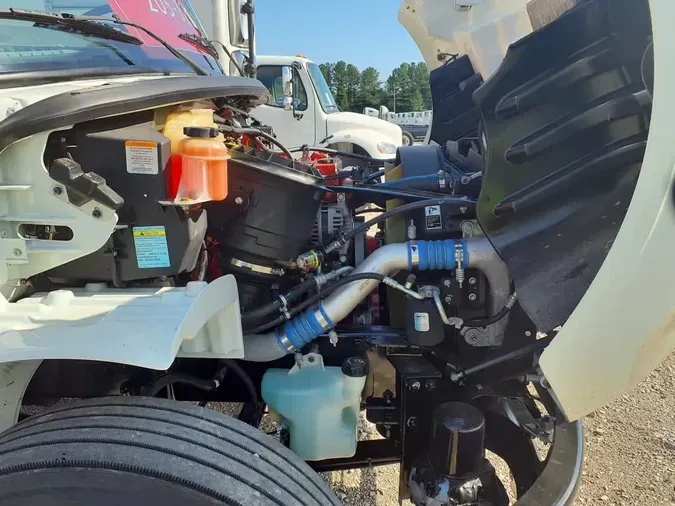 2018 FREIGHTLINER M2 106