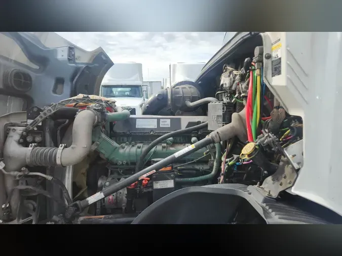 2019 Volvo VNL300