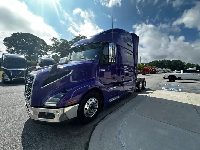 2023 VOLVO VNL64T860