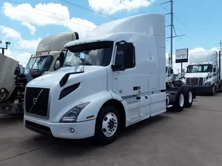 2020 VOLVO VNR64T-640