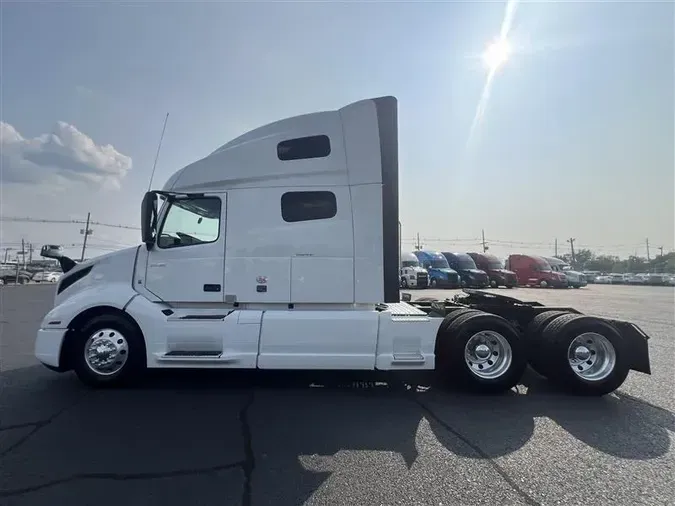 2022 VOLVO VNL760