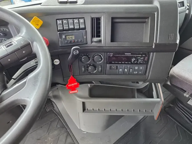 2020 VOLVO VNR64T-640