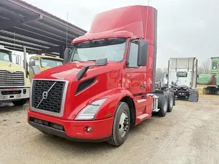 2021 VOLVO VNR64T300