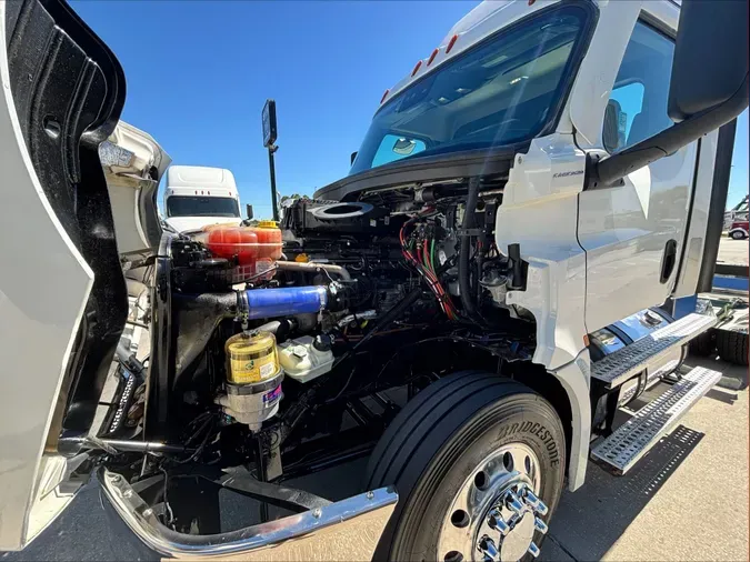 2022 Freightliner Cascadia 126